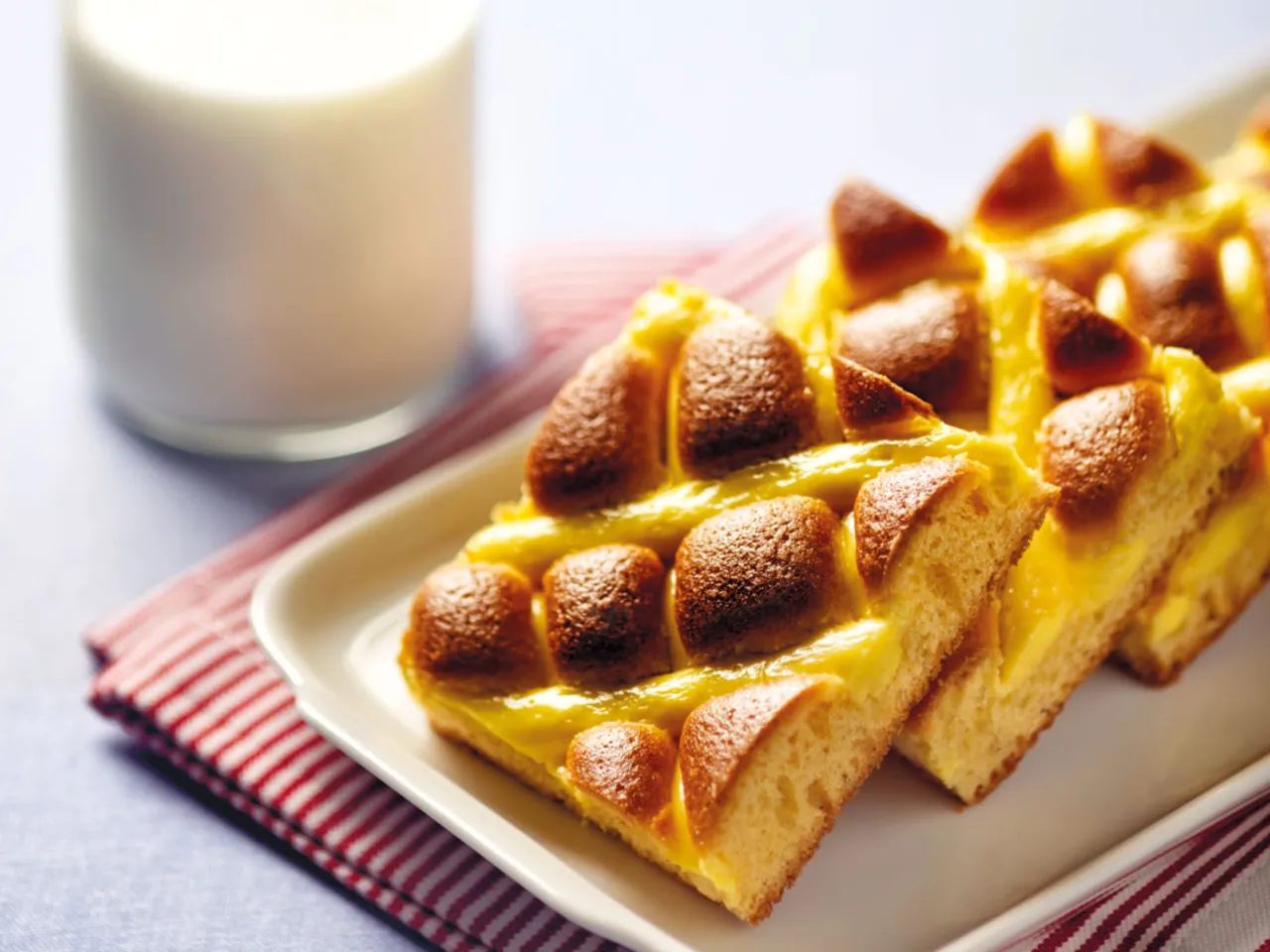 Banda Cake allo yogurt farcita con crema pronta - Puratos