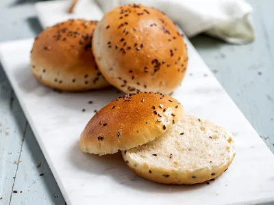 Buns ai cereali con O-tentic Mediterraneo